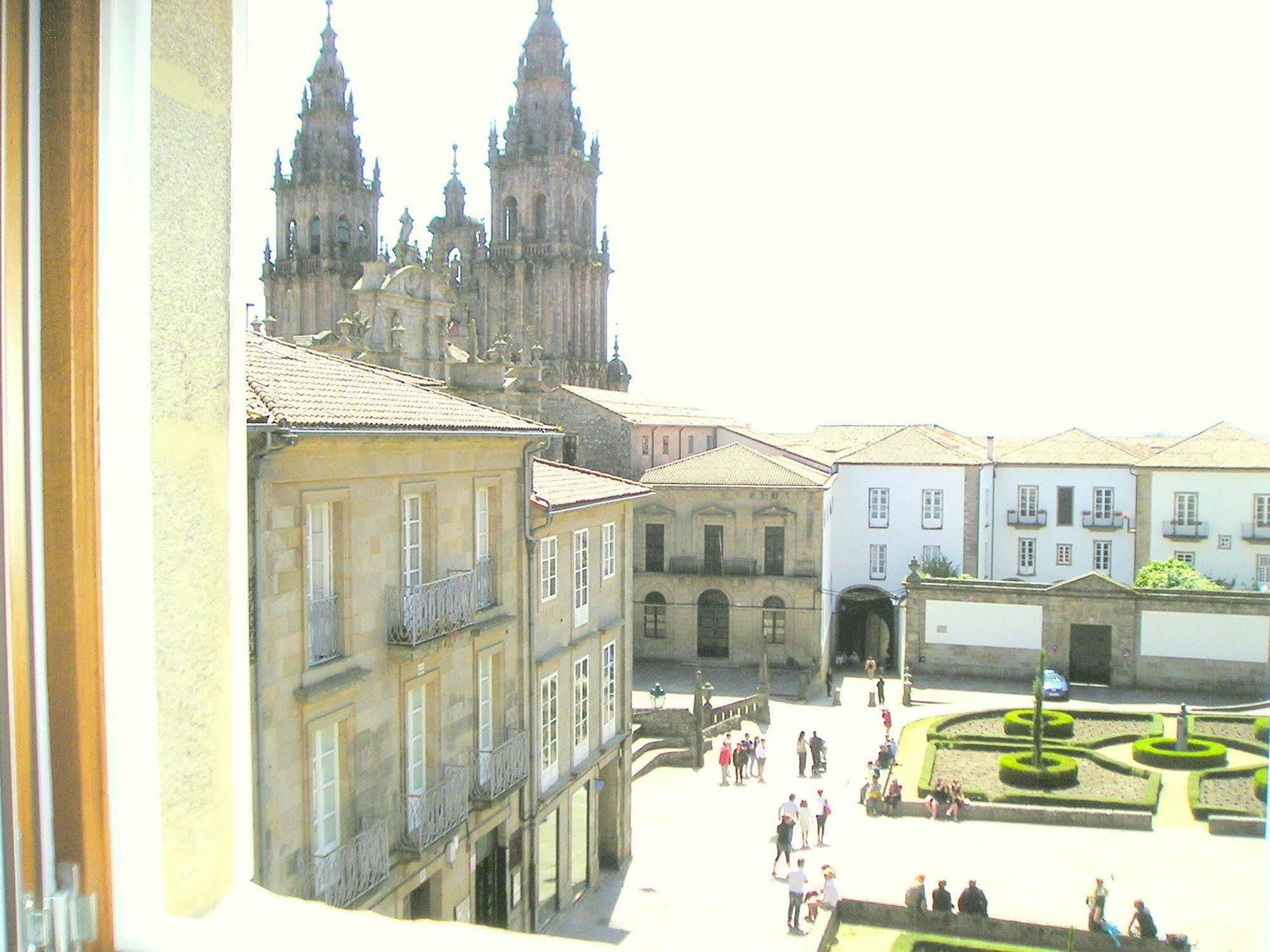 Apartamentos Casa De La Inmaculada ซานติอาโก เด กอมโปสเตลา ภายนอก รูปภาพ